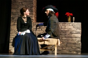 Alena Isakova dans le rôle de Roxane et Dmitri Kibko dans le rôle Cyrano de Bergerac © www.hobbiton.ru