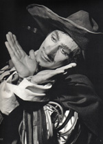 Roland Petit, costumes d'Yves Saint-Laurent, décors de Basarte.